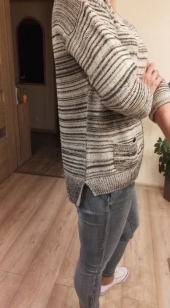 Elegancki z dłuższym tyłem modny sweterek sweter bluzka S/M
