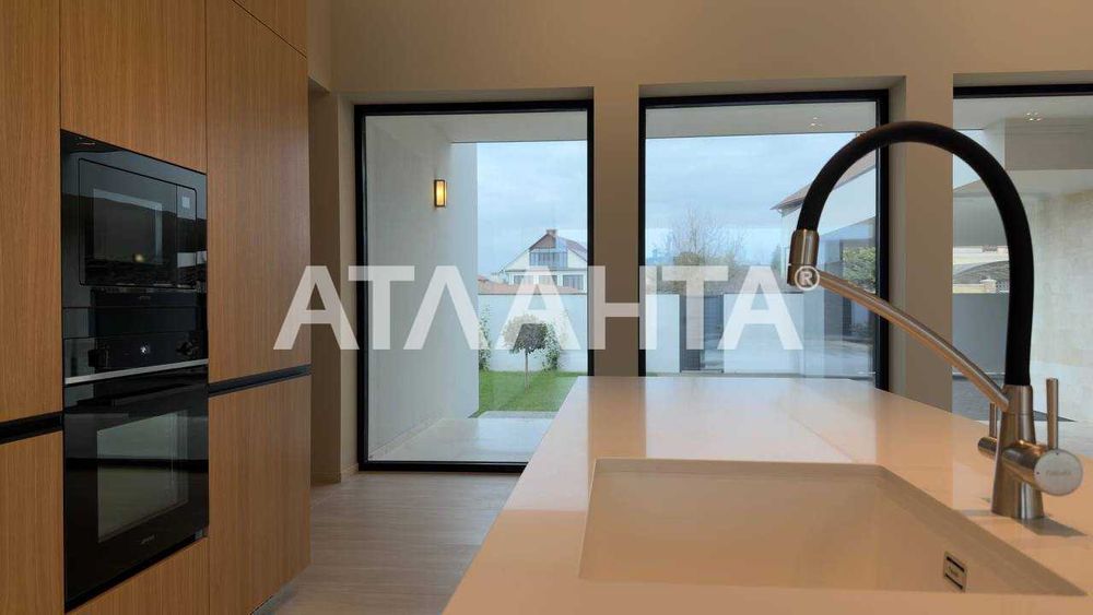 Одноэтажный дом элит класса на 10.66 сотках в Совиньоне