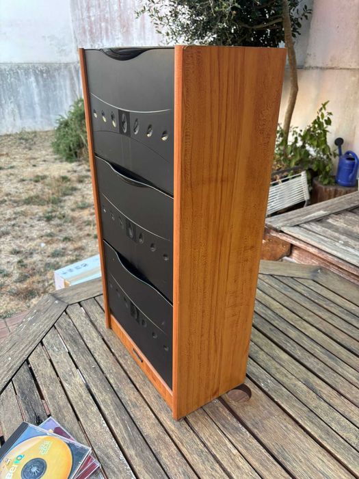 Móvel Porta Cd's em madeira
Móvel Porta Cd's em madeira com gavetas