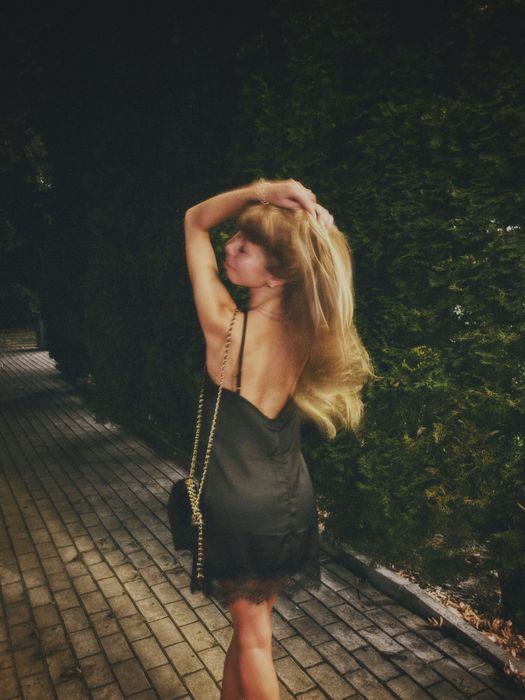 Шовкова сукня з мереживом