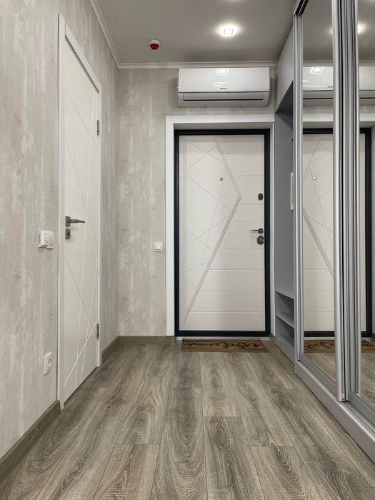 Продам 2 к квартиру ЖК 5й Континент Авторский ремонт