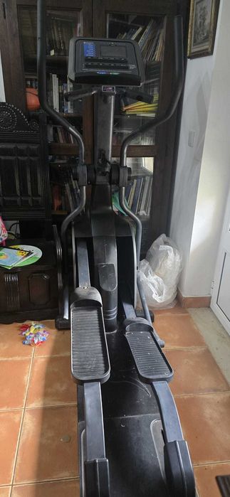 Elliptical Machine438921940216074241