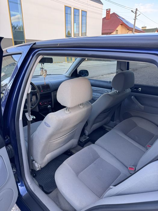 Volkswagen Golf. 4