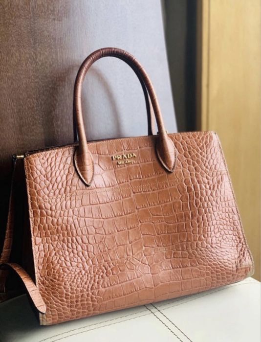 Carteira Prada em pele