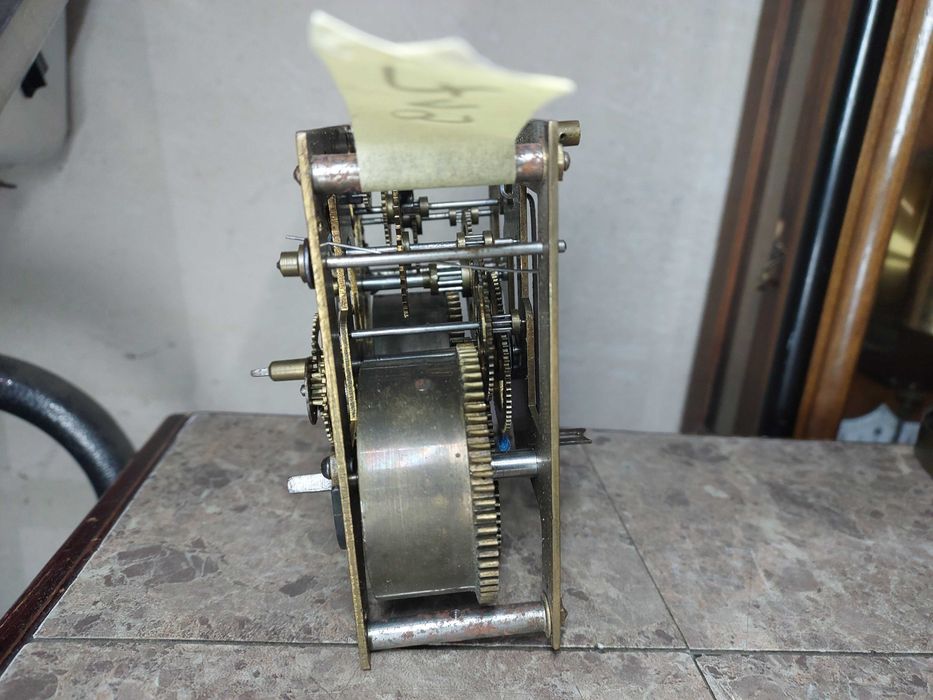 719 Mechanizm starego zegara ściennego HHS