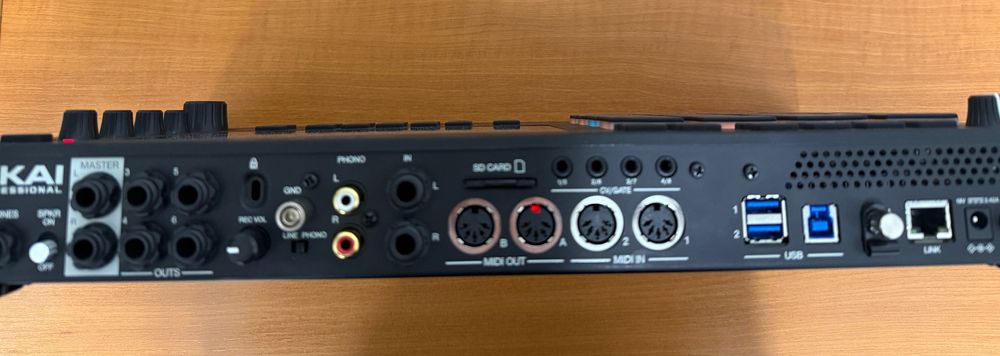 AKAI MPC LIVE 2 Семплер