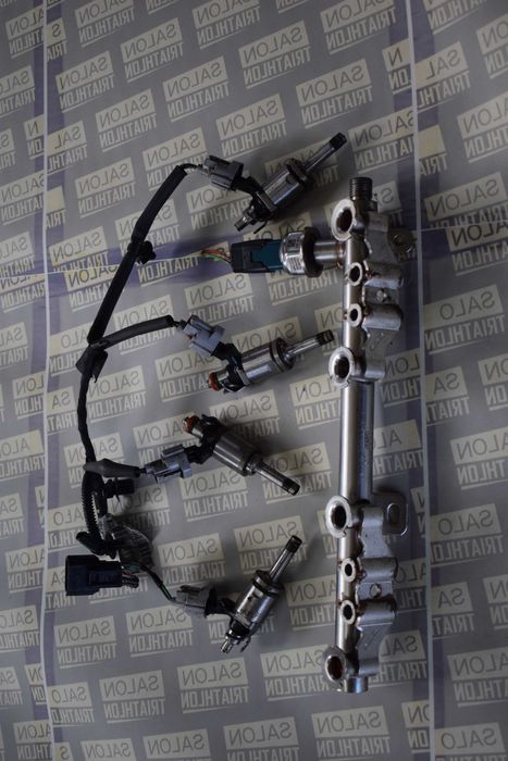 Wtryskiwacze wtrysk listwa wtryskowa Nissan Qashqai J11 1.2 15.komplet