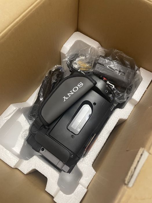 Sony Handycam CCD-TR512E - новая! Коллекционное состояние.