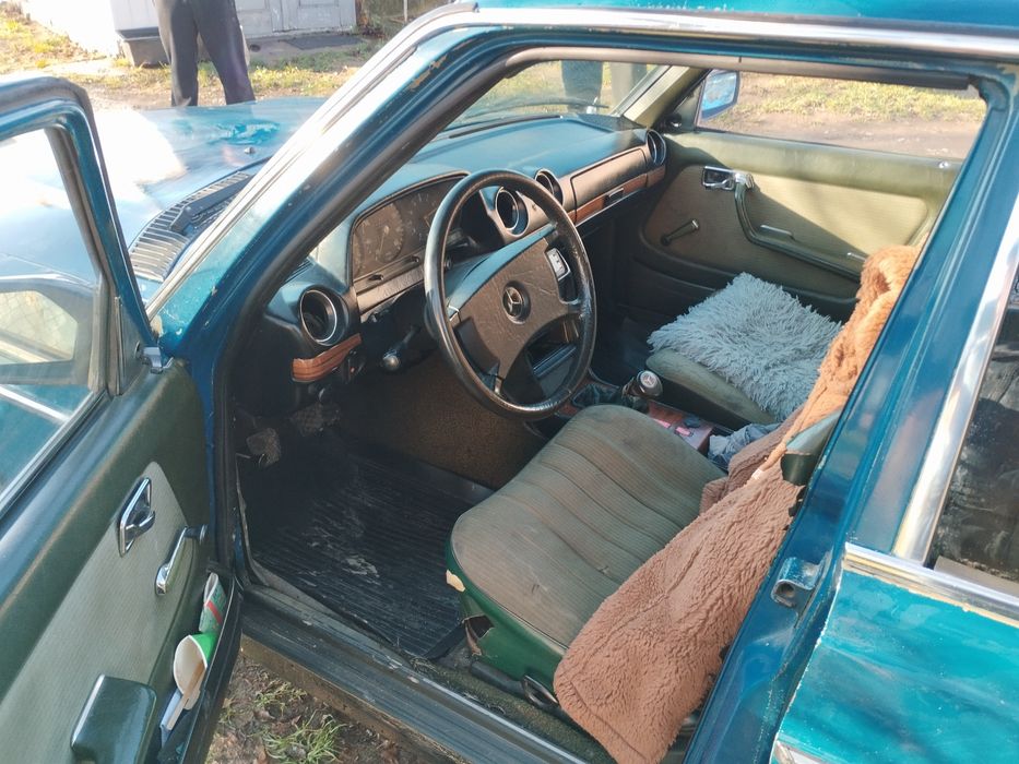 Мерседес  240 D. W 123