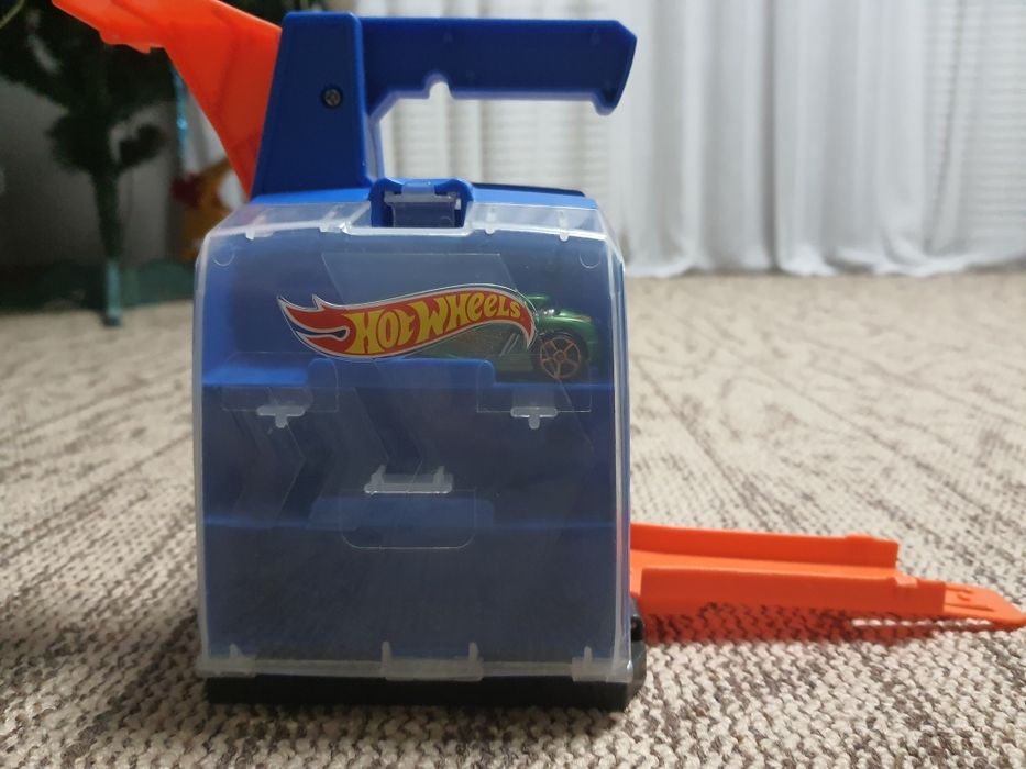 Гараж Hot Wheels