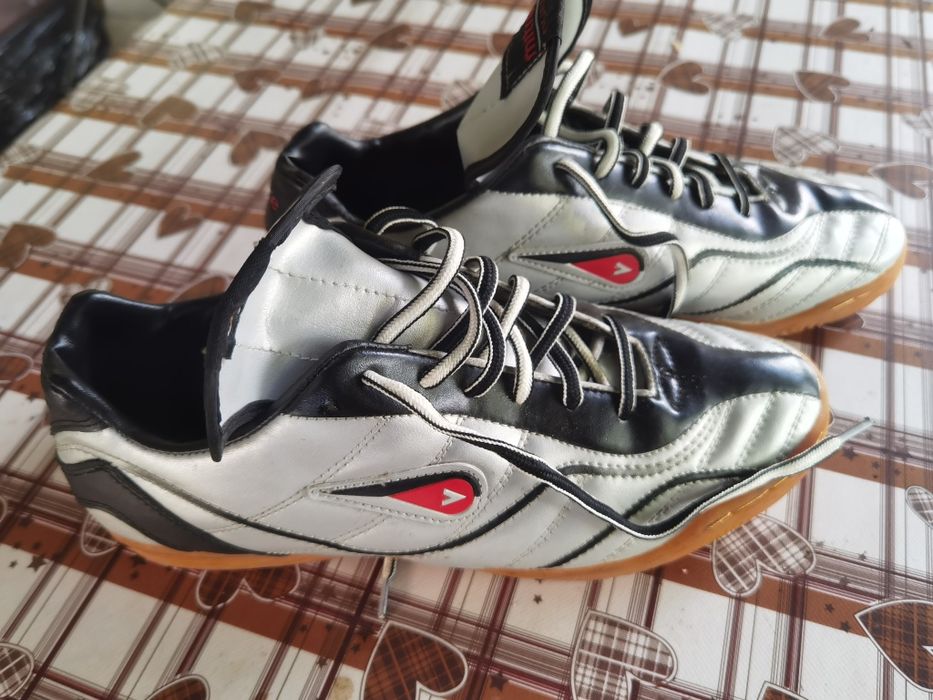 Nowe duże buty halowki