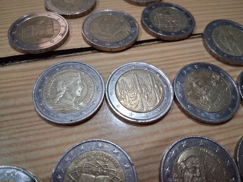 Várias moedas comemorativas