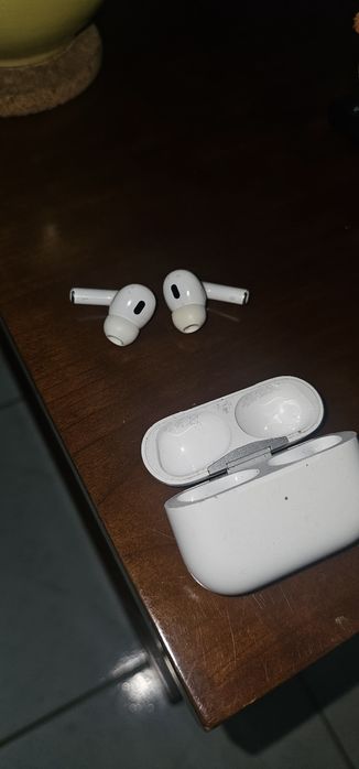 Airpods pro 2 com algum desgaste mas a funcionar a 100%