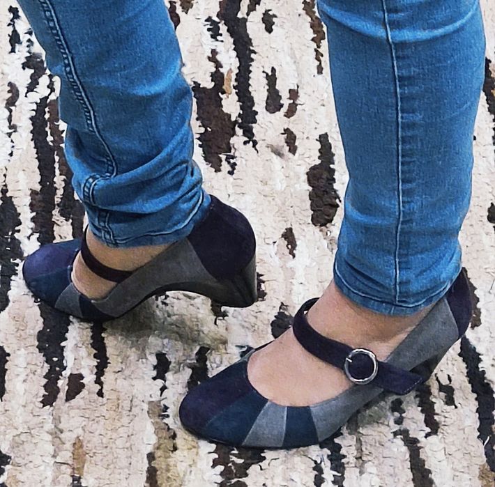 Buty na koturnie rozm. 40 zamszowe