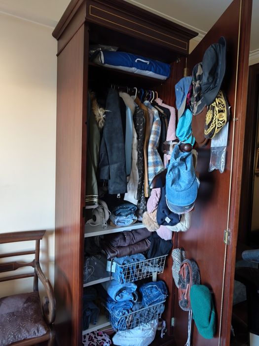 Roupeiro em mogno estilo inglês