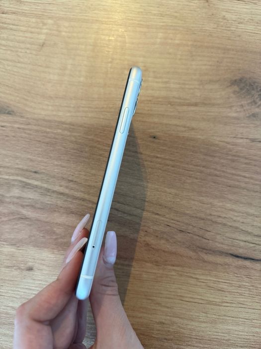 Продається iPhone 11 в ідеальному стані.