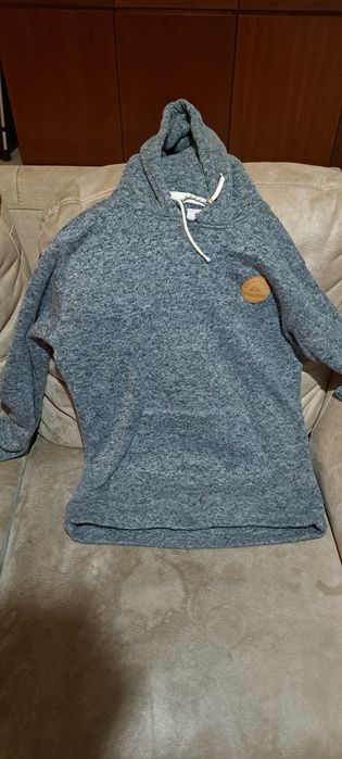 Camisola com Capucho