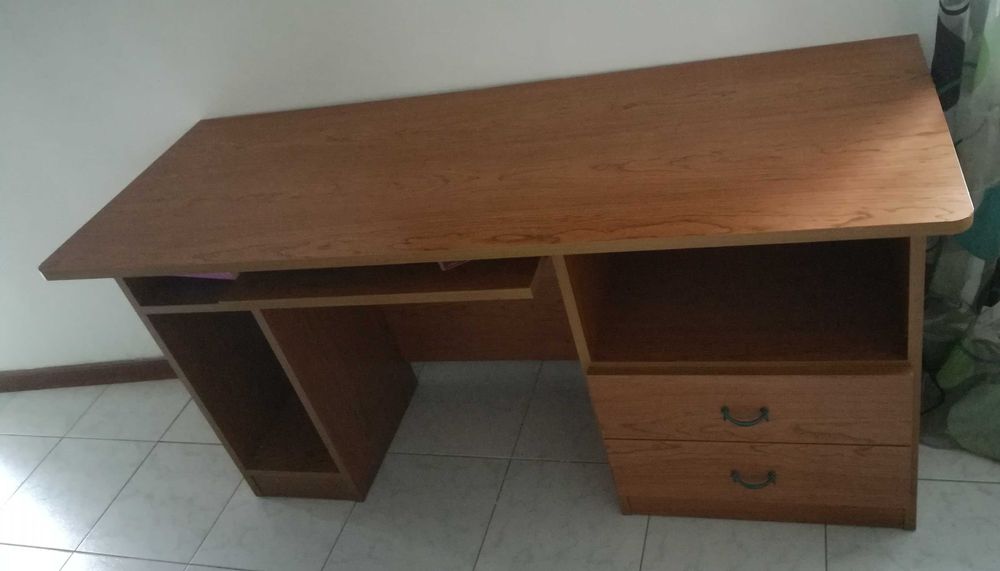 Secretária em madeira