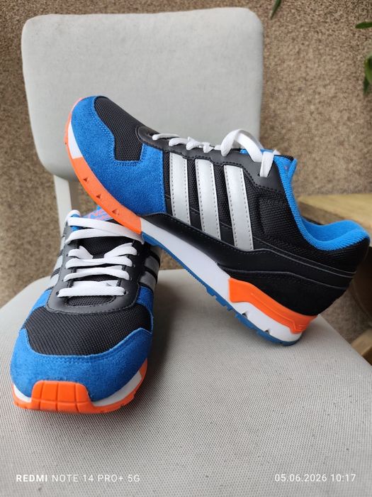 Adidas 42    neo