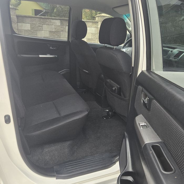 Продам Toyota Hilux 2013