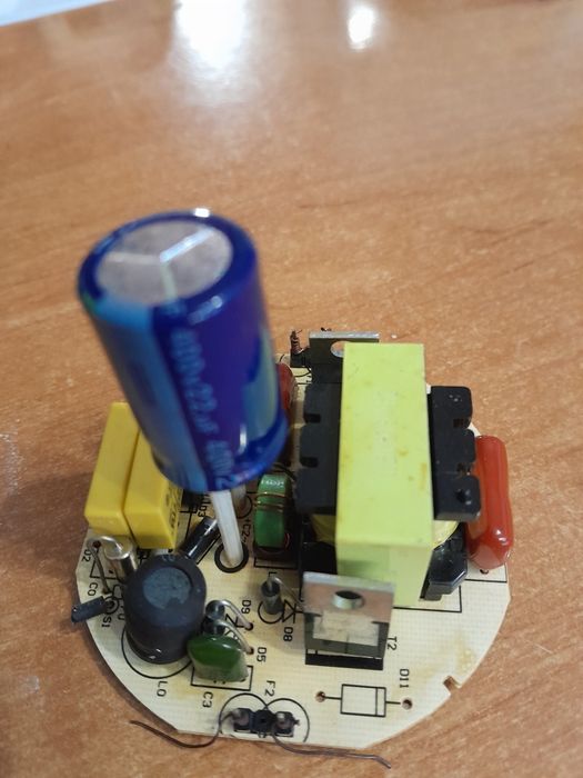 Плата с лампочки (драйвер лампочки) на 9 или 12 вольт: 30 грн ...