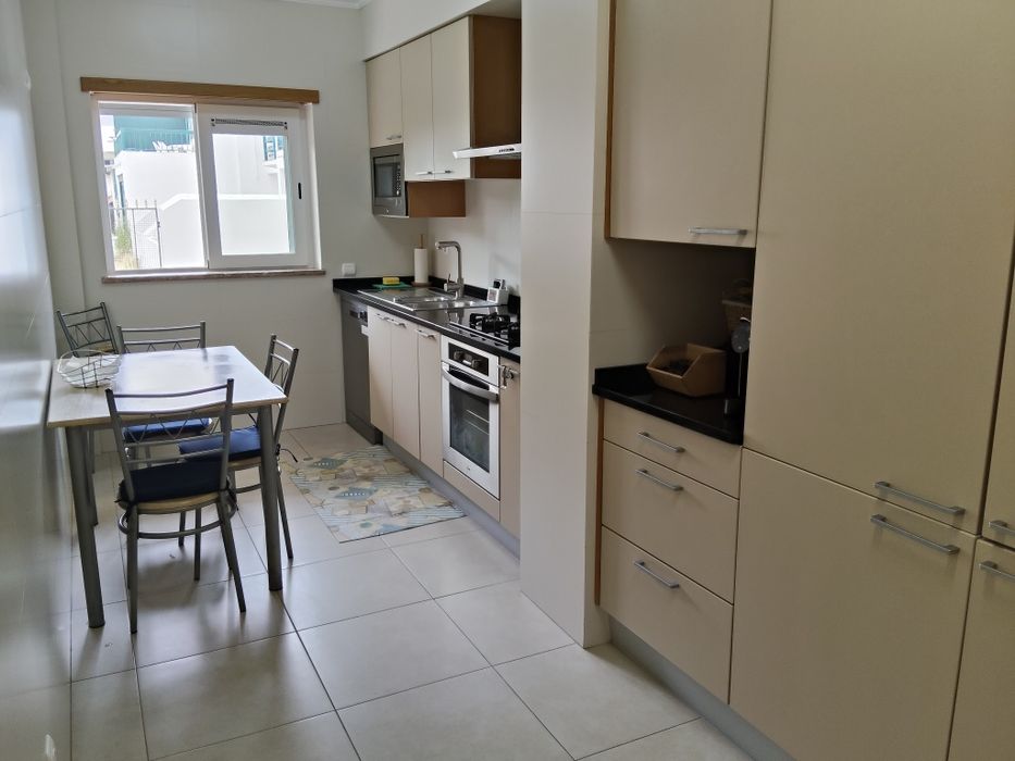 Apartamento T2 na Praia da Nazaré, com vista  mar, na lateral