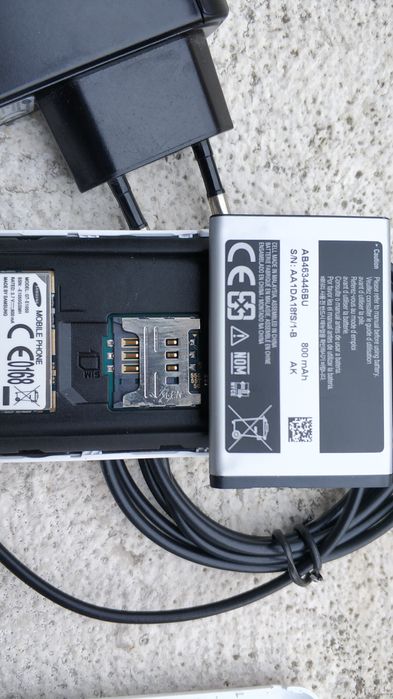 Telemóvel Samsung GT-E1050