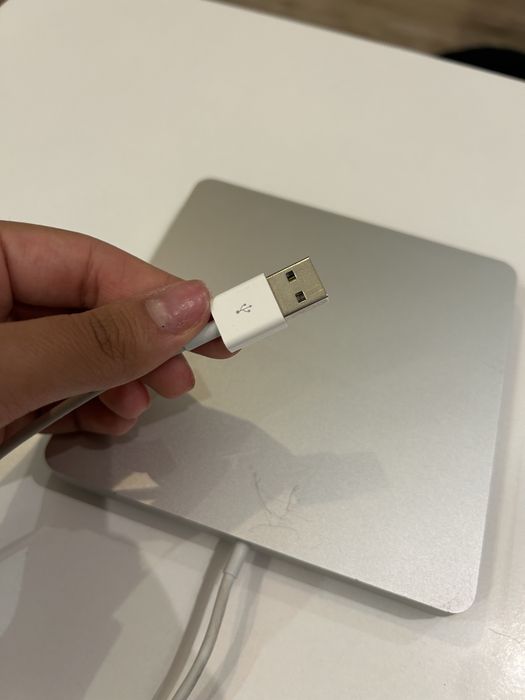 Apple USB SuperDrive (model A1379) kompaktowy, zewnętrzny napęd optyczny CD/DVD