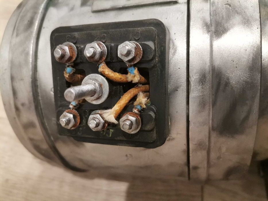 Электродвигатель с редуктором