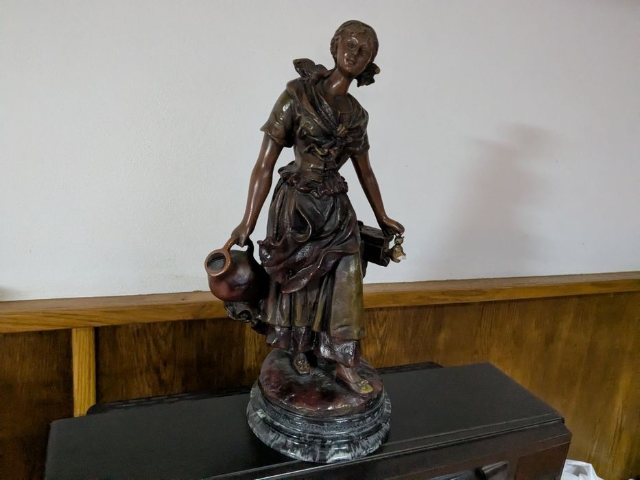 Estatueta em marfinite