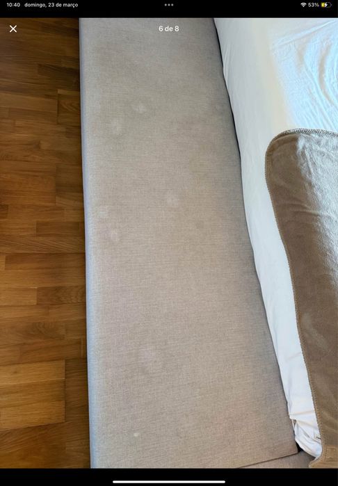 Cama de casal estofada com estrado largo