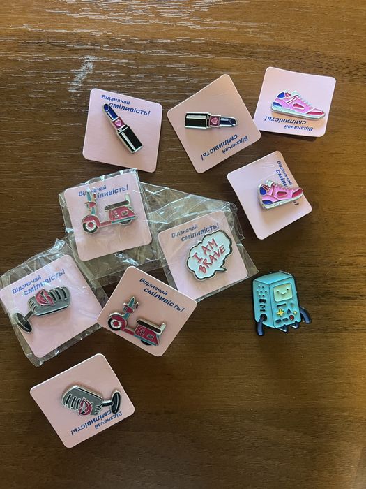 Железные значки (пины) на одежду