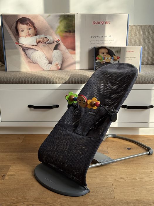 Babybjorn leżaczek / bujaczek mesh antracyt + zabawka googly eyes