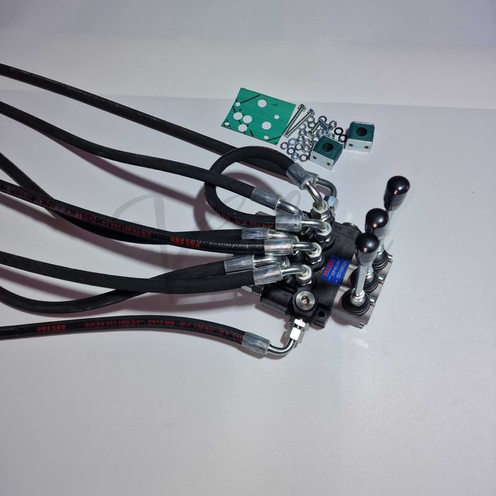 Rozdzielacz 3 Sekcyjny C-330 Hydrauliczny Zewnętrzny 2x Pływająca