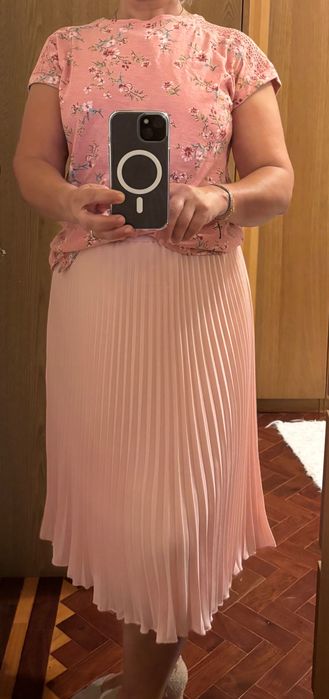 Vendo conjunto de roupa para mulher moderna saia plissada