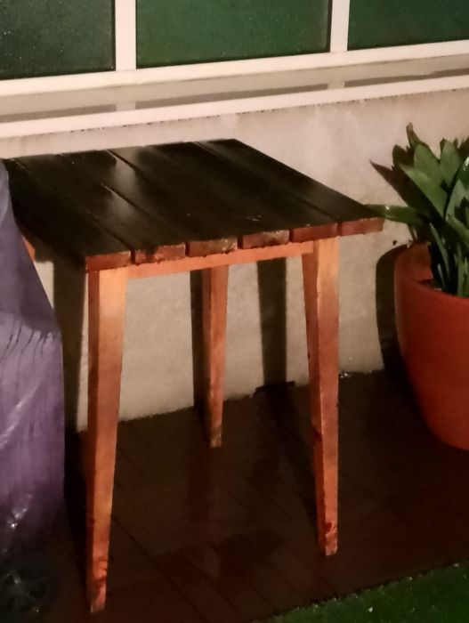 Cadeira para café em madeira