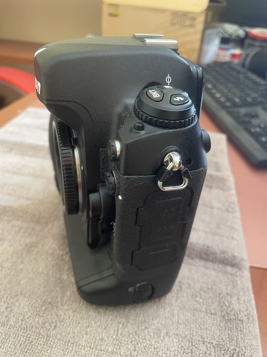 Nikon D2x  body only