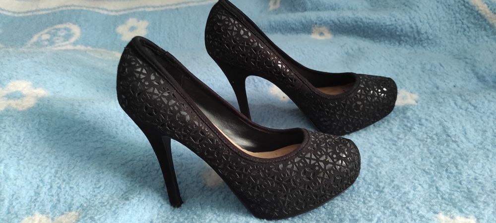 Buty na obcasie 38
