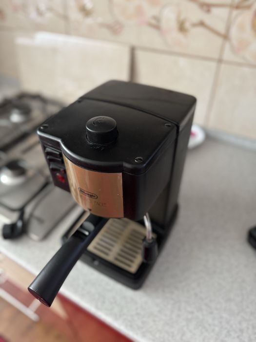 Кавова машина delonghi