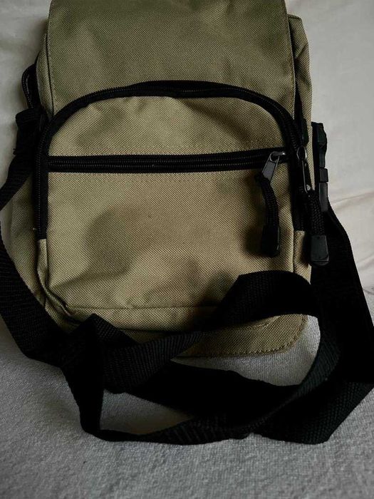 Bolsa tira-colo unissexo