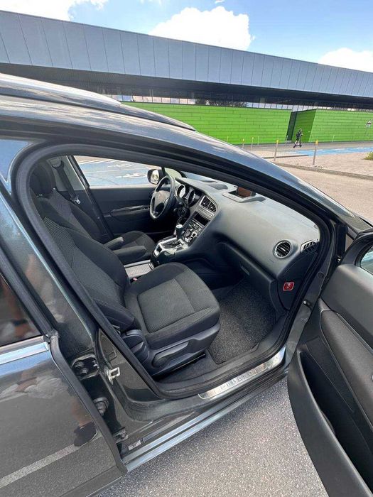 Peugeot 5008 1.6 2011р