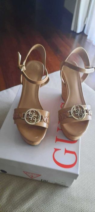 Sandália da Guess tamanho 38