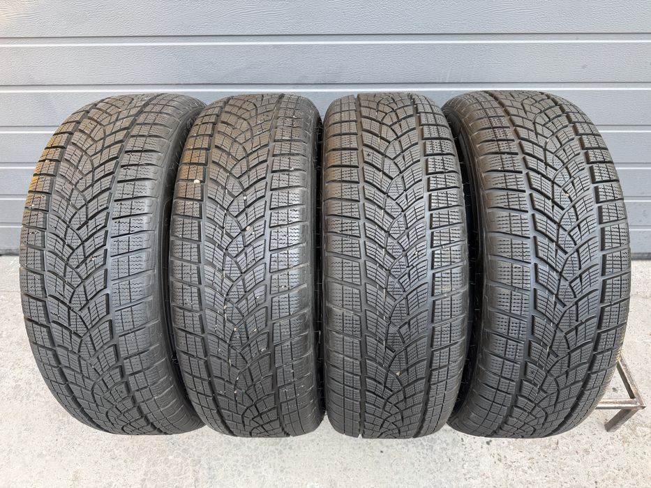 Шини зимові R19 225 55 Goodyear Склад Осокорки RLX