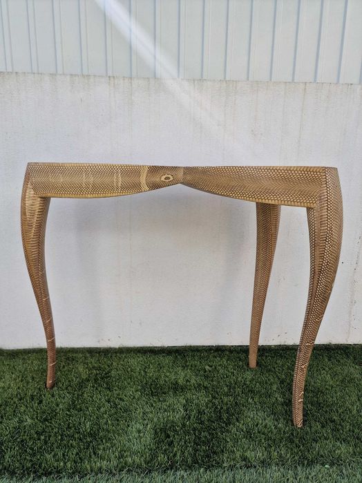 Conjunto de mesa e cadeira de madeira e pele da marca R&Y8 Augousti