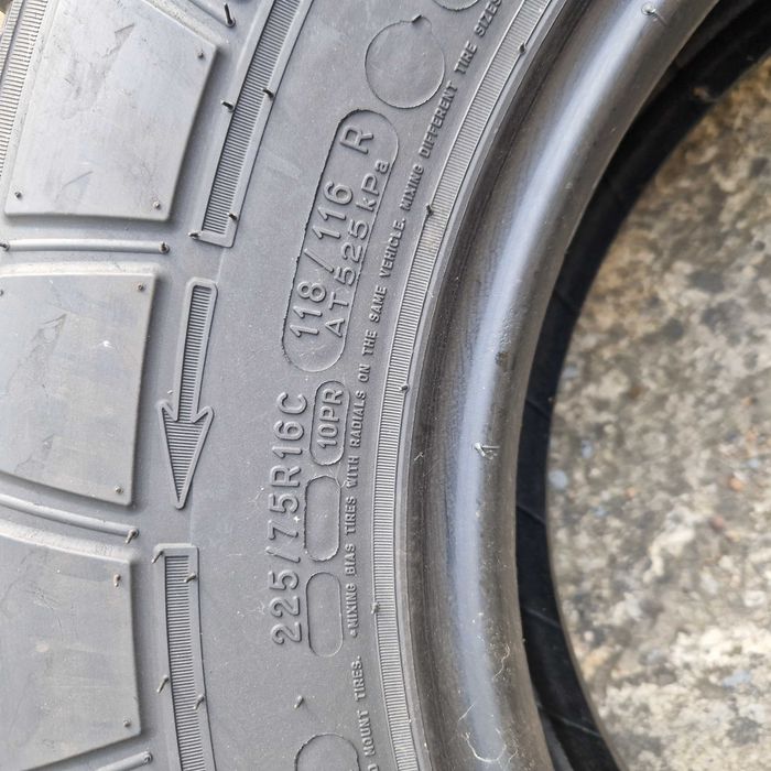 Всесезонні шини, резина 225 75 R16c Michelin (Мішелін) 4шт.