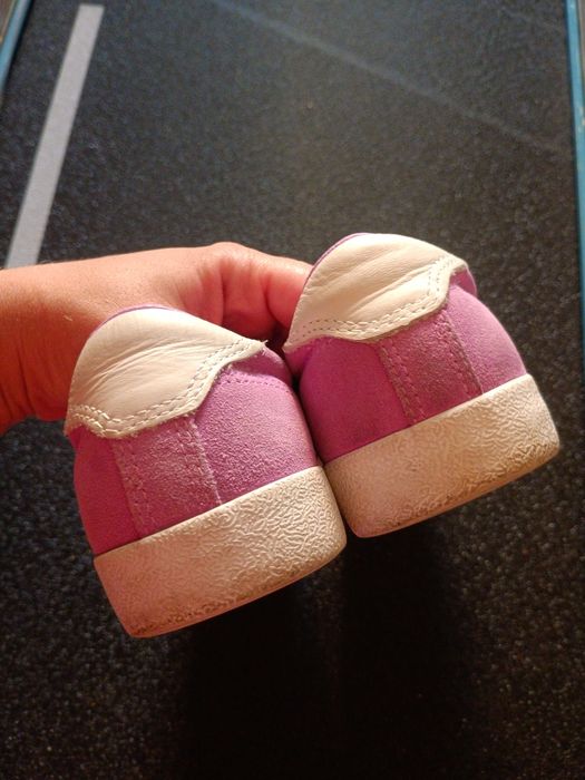 Tênis lilás Converse