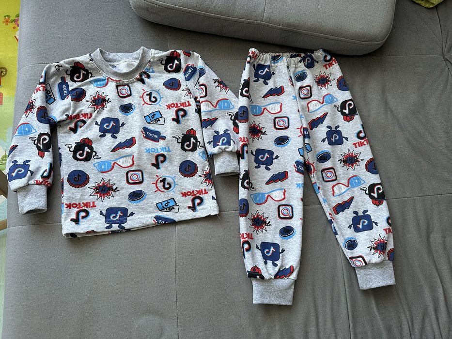 Новый костюмчик, пижама детская, рост 92. Утепленная, баечка