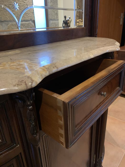 Móvel aparador com espelho