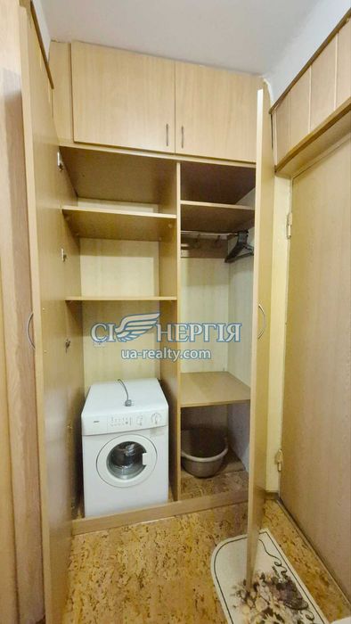 1-кім Каунаська, 10 Дарницька площа