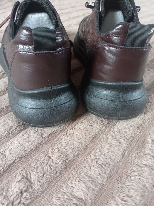 Кросівки 39 розмір.